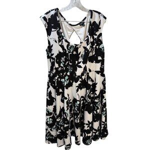 Torrid 1X Floral Sleeveless Fit & Flare Dress With Keyhole Back Black & White Pa